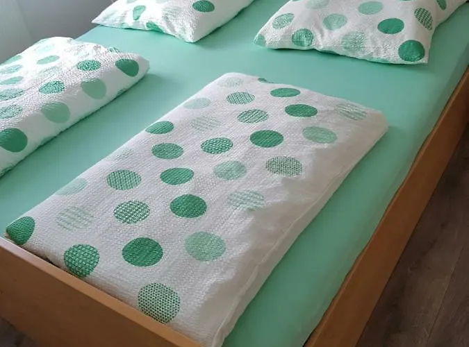 Schoene, Private * אאלן